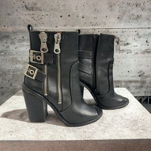 Open tow black Sixtyseven boots size EU 37 with silver details lather sole